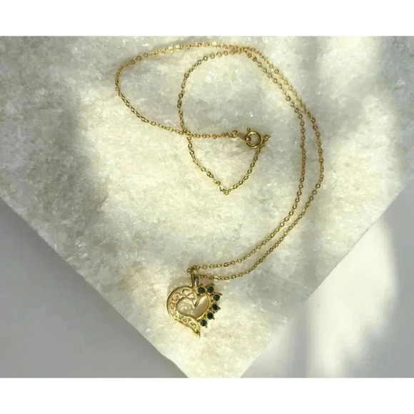 Vintage Gold Toned Retro Heart Shaped Green Gemstone Pendant Necklace - 18" - Picture 4 of 8